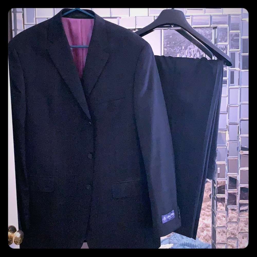Black pin stripe Sean John suit. Excellent quality
